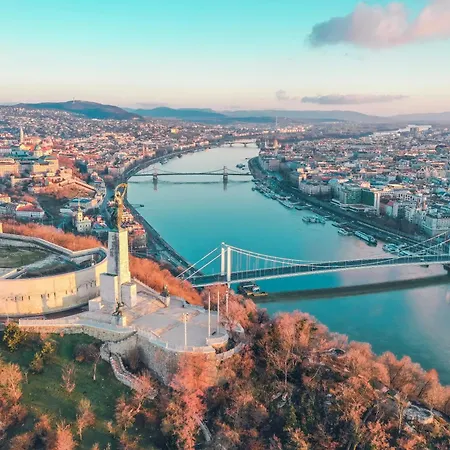Z32 - & Chic - Stylish By Bqa * Budapest