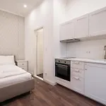 Z32 - & Chic - Stylish By Bqa * Budapesta